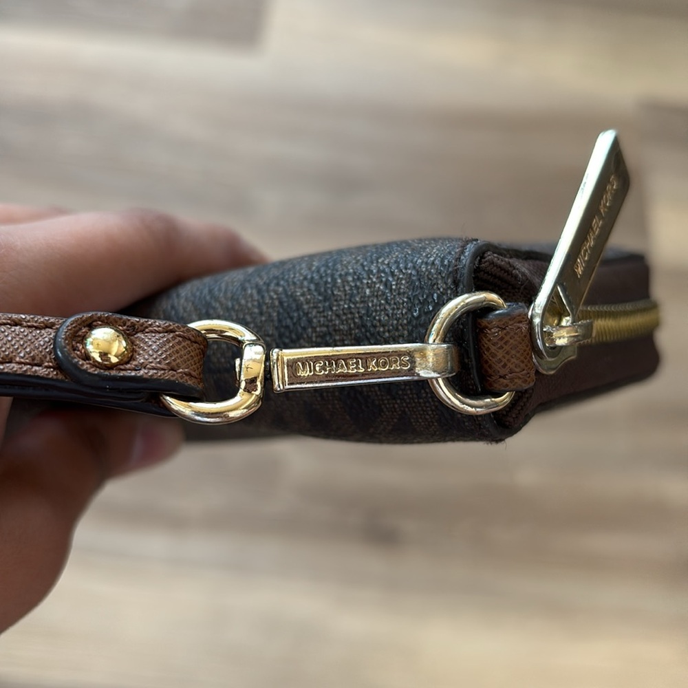 Michael Kors Signature Zip-Around Wallet - Picture 10 of 11